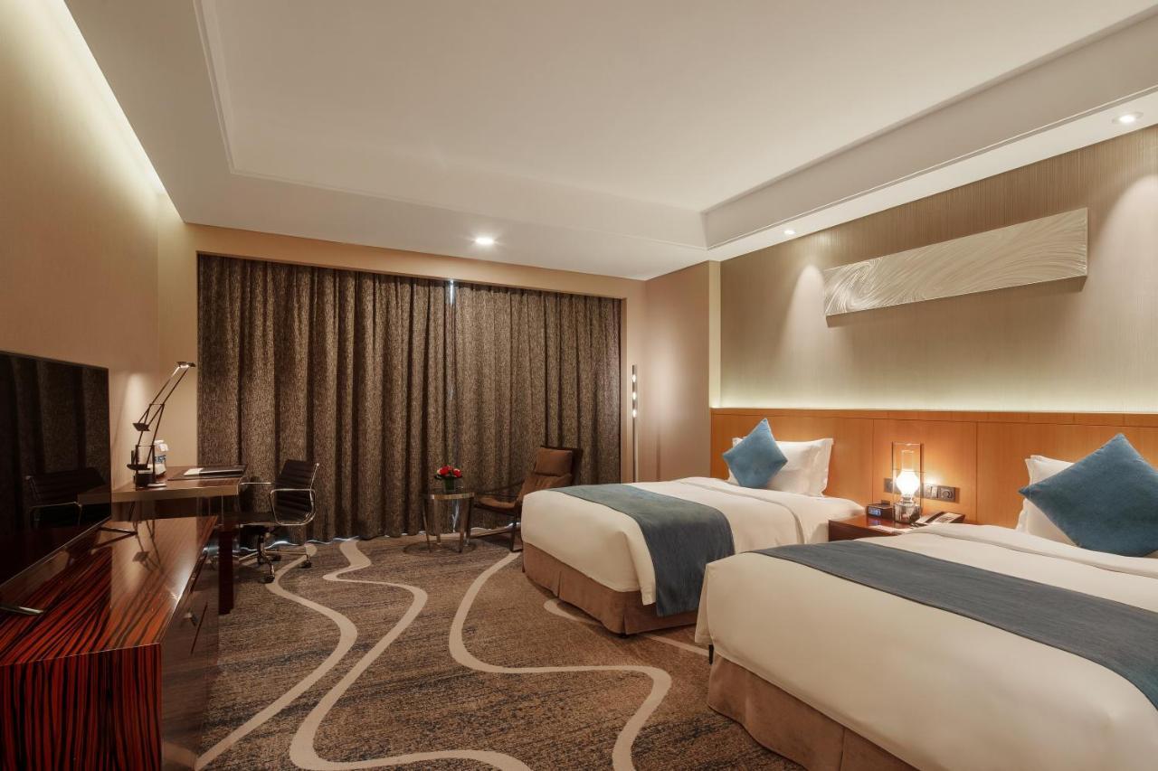 C Plaza Hotel Yuzhong Ngoại thất bức ảnh
